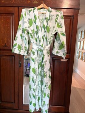 HEIDI CAREY LILY OF THE VALLEY COTTON SIZE S ROBE.